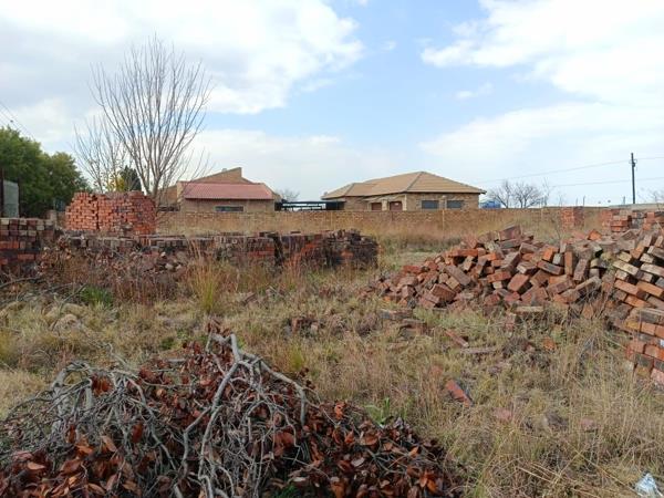 1 200 m² Land