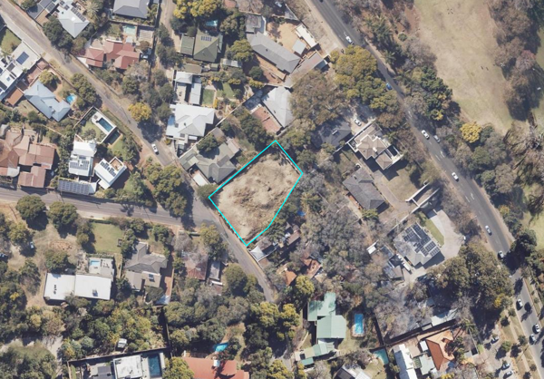 1 353 m² Land