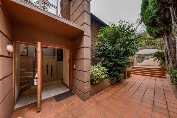 6 Bedroom House
