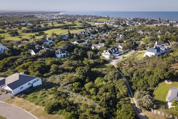 1 944 m² Land