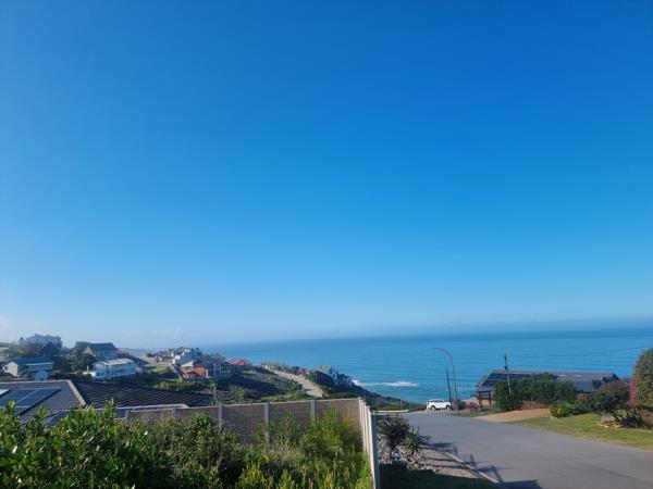 1 025 m² Land