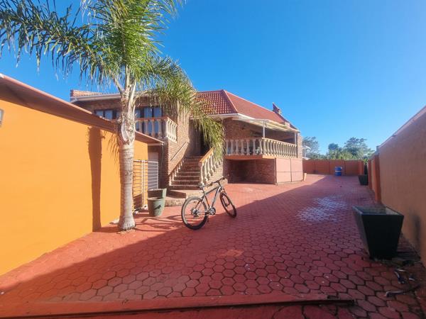 6 Bedroom House