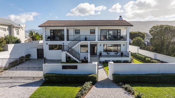 9 Bedroom House