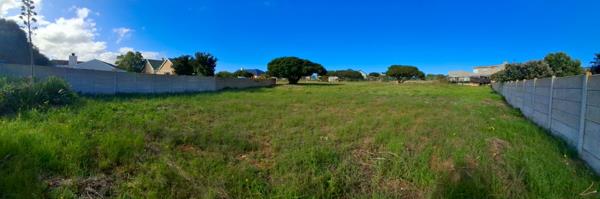 1 130 m² Land