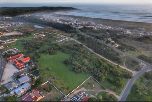 4 748 m² Land