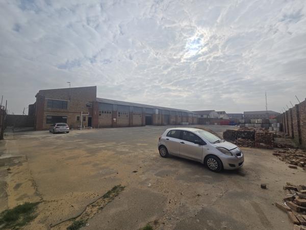 1 700 m² Industrial space