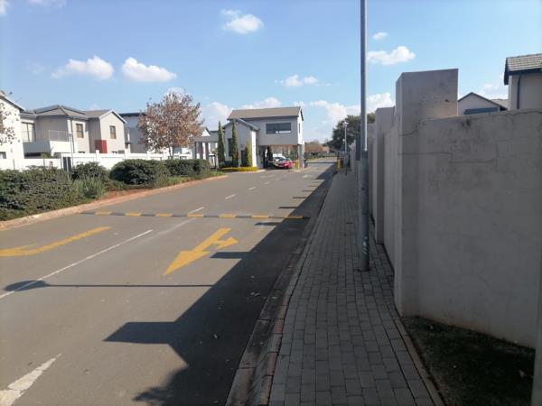 800 m² Land