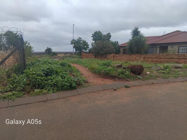 325 m² Land