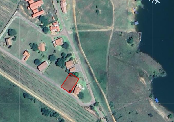 768 m² Land