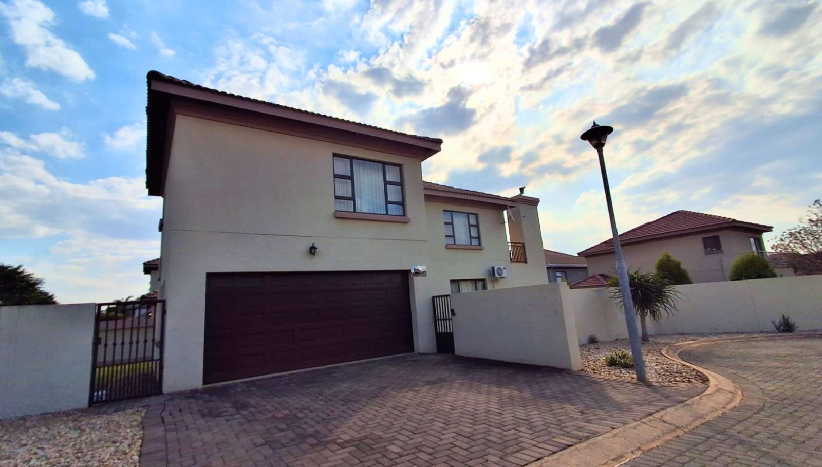 4 Bedroom House in Montana Park