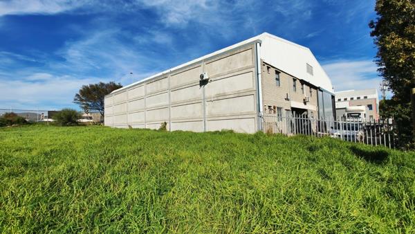 1 015 m² Land