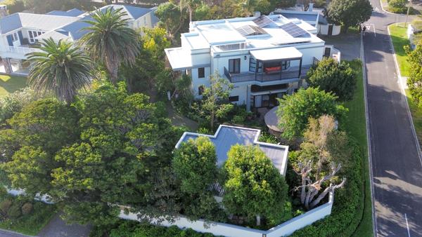 6 Bedroom House