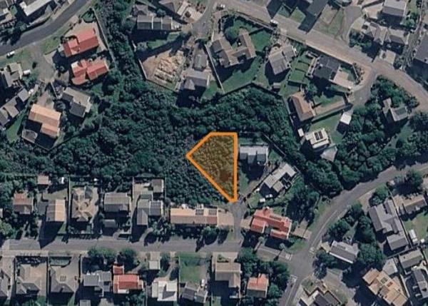 1 020 m² Land