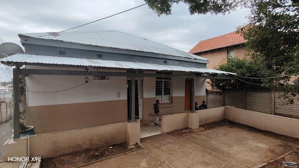 6 Bedroom House