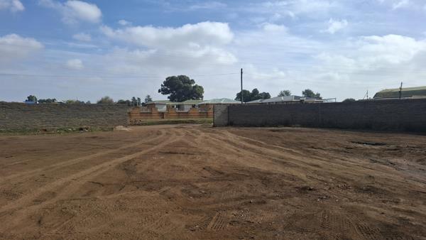 3 215 m² Land