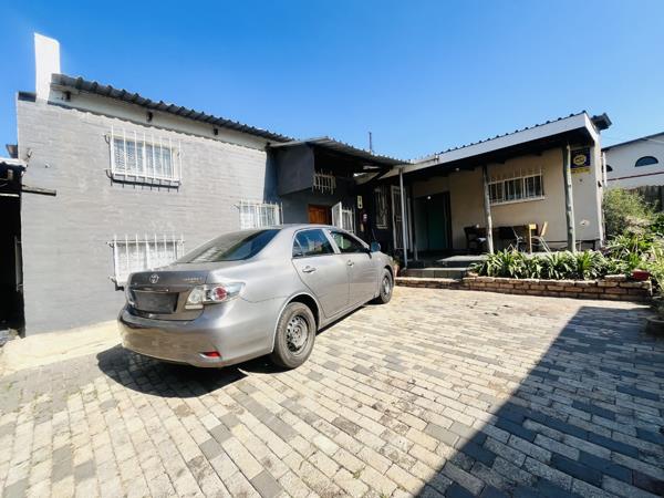 6 Bedroom House