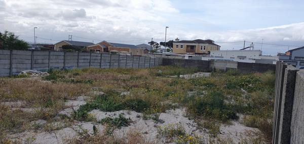 565 m² Land