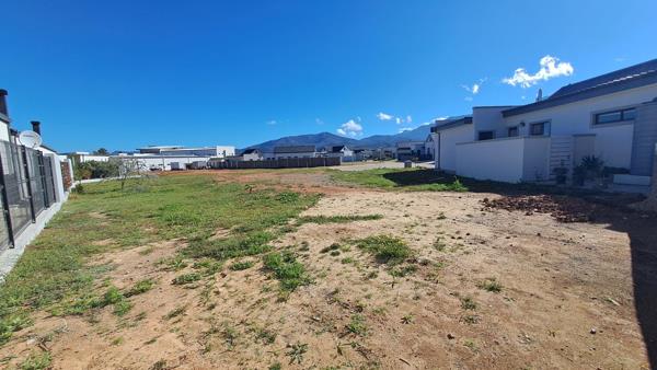 379 m² Land