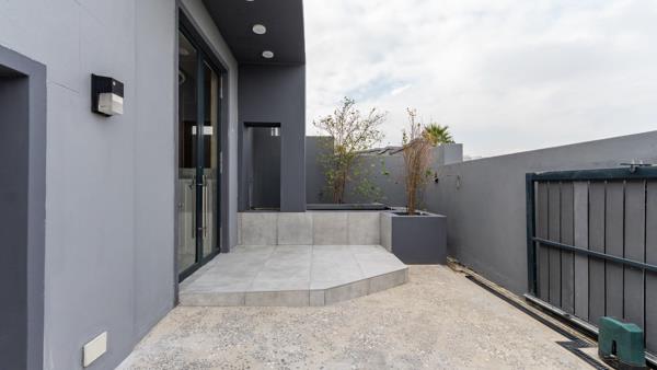 6 Bedroom House