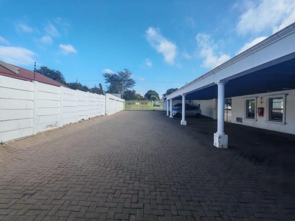 300 m² Office Space