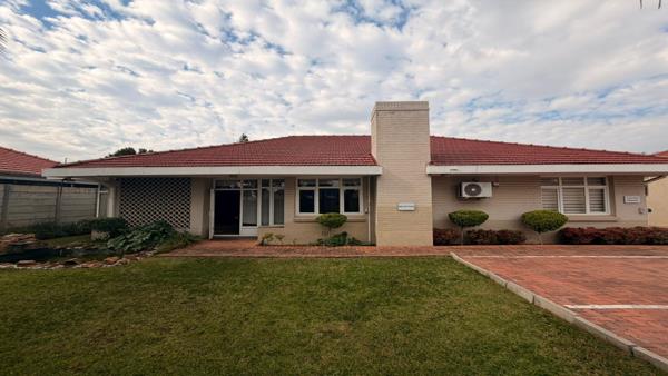 340 m² Office Space