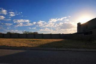 250 m² Land