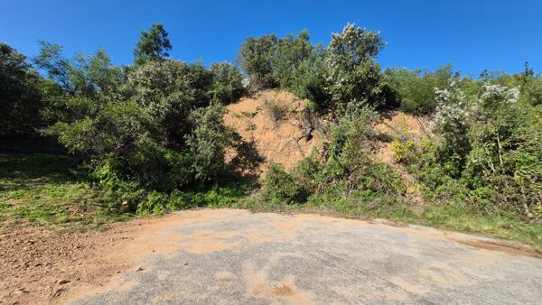 1 025 m² Land
