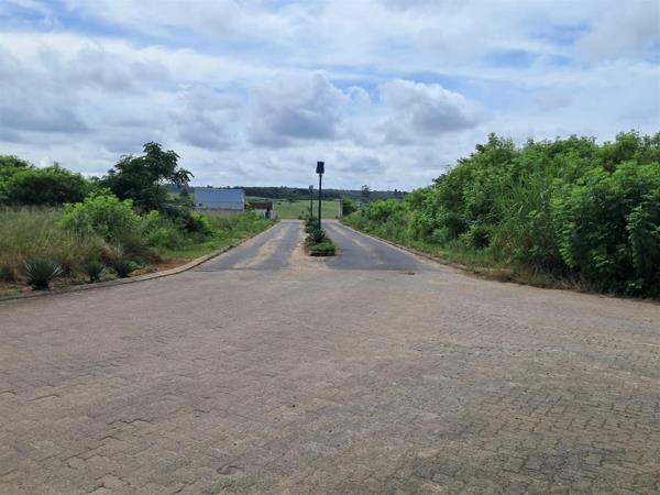 1 735 m² Land