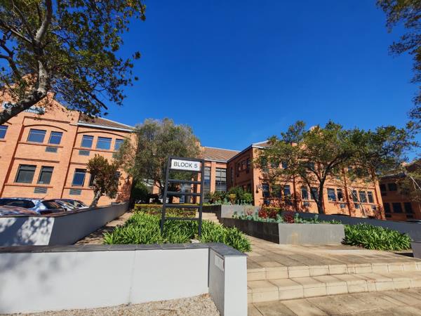 140 m² Commercial space