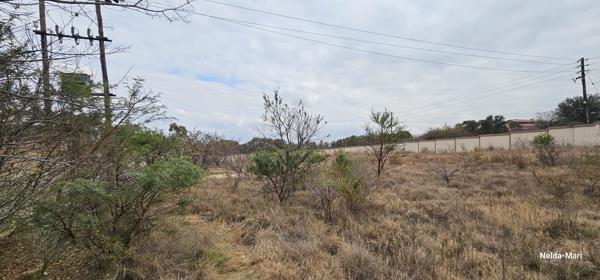 1 050 m² Land