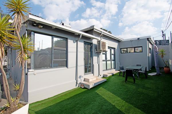 230 m² Commercial space