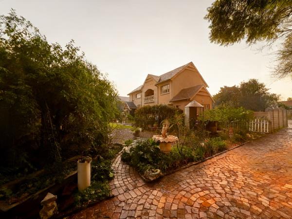5 Bedroom House