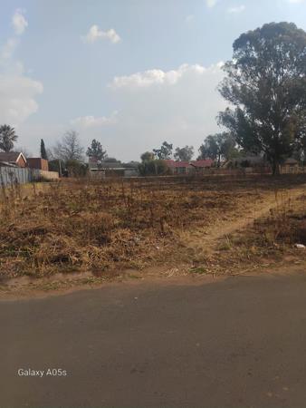 800 m² Land