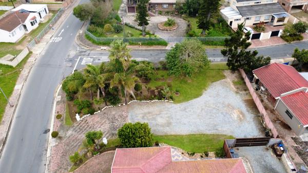 752 m² Land