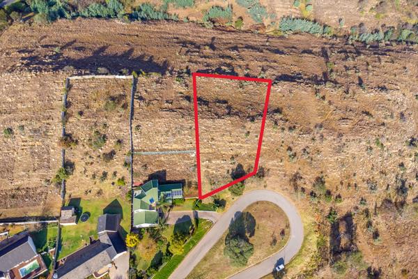 2 400 m² Land