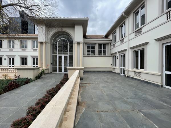 608 m² Commercial space