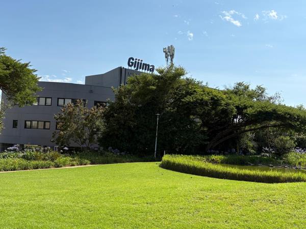 738 m² Commercial space