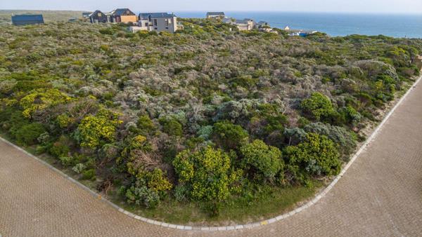 1 370 m² Land