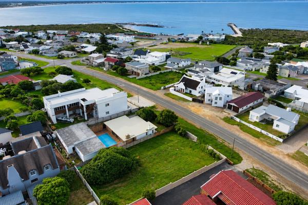 1 030 m² Land