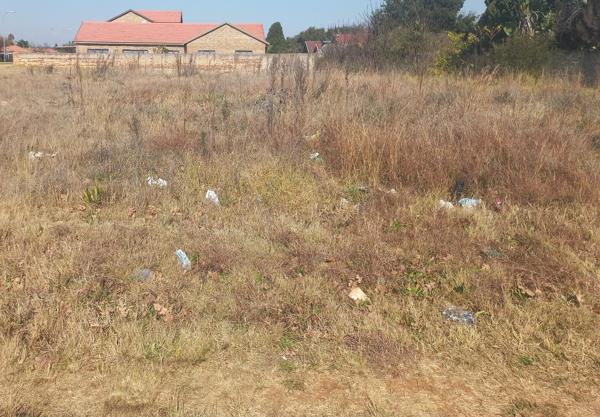 1 348 m² Land
