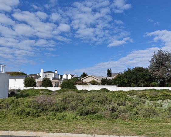 925 m² Land