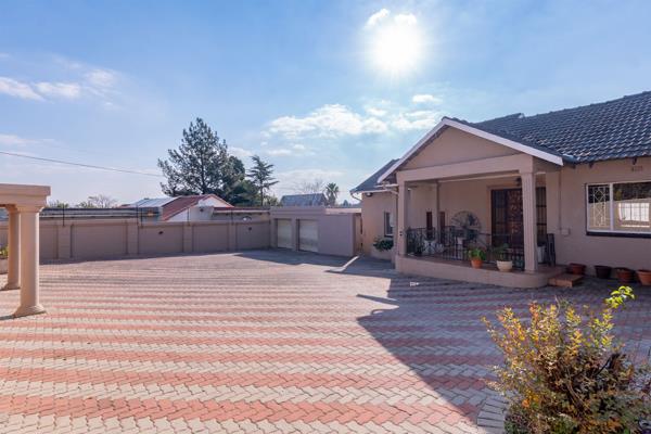 6 Bedroom House
