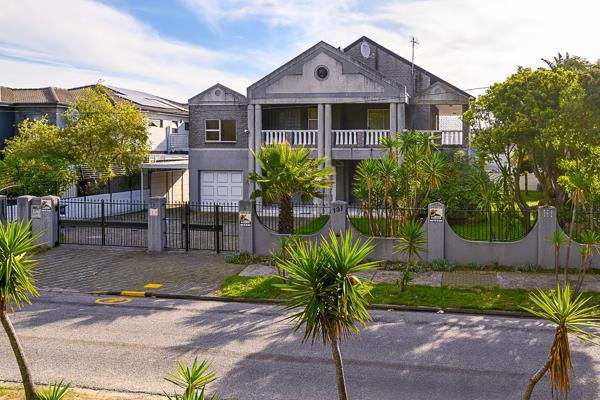 6 Bedroom House