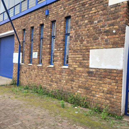 871 m² Retail Space