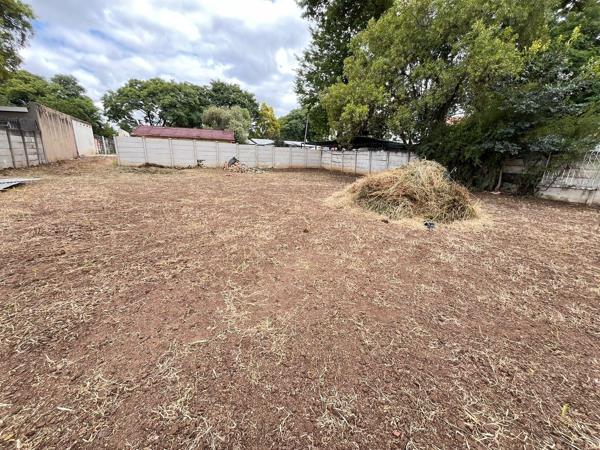 600 m² Land