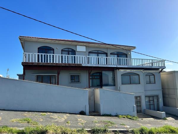 25 Bedroom House