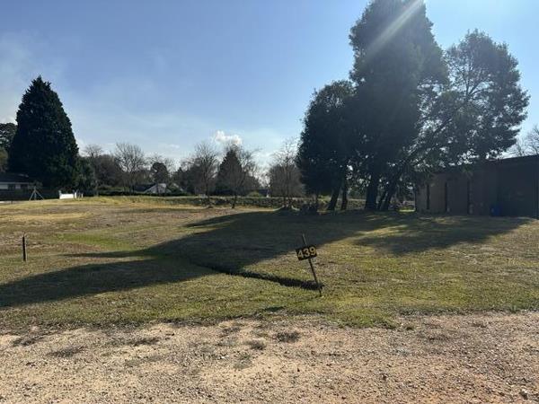 858 m² Land
