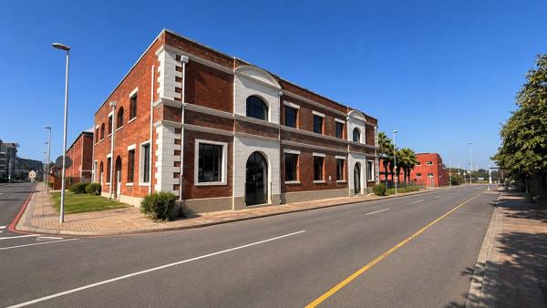 754 m² Office Space