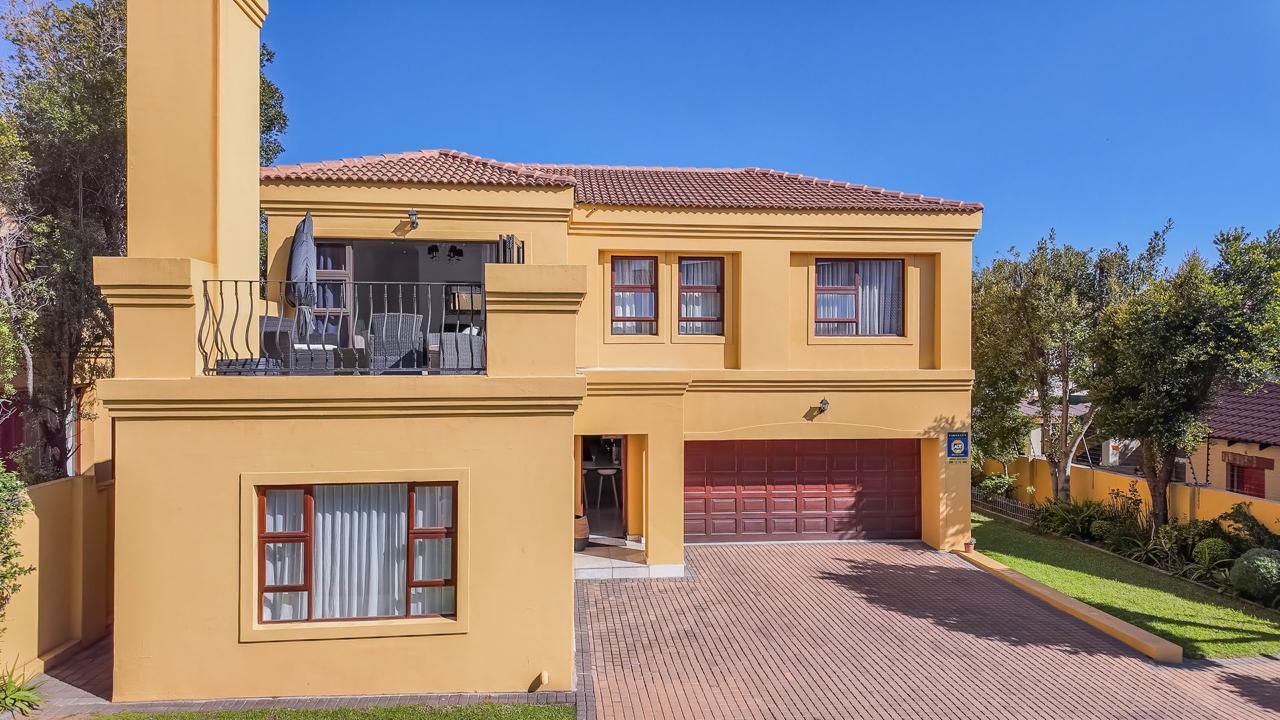 3 Bedroom House in Carlswald North Estate