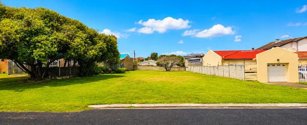 595 m² Land